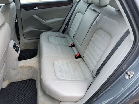 Used 2013 Volkswagen Passat TDI SEL Premium image 28