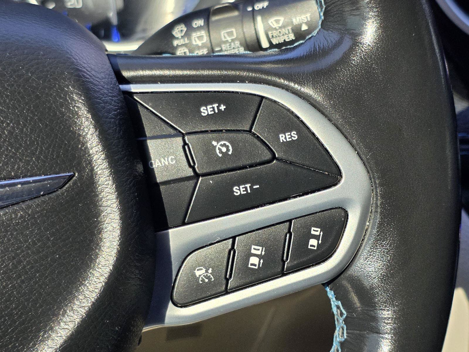 Used 2021 Chrysler Pacifica Touring-L FWD image 12