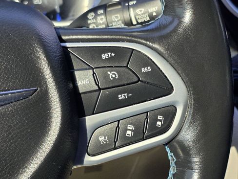 Used 2021 Chrysler Pacifica Touring-L FWD image 12