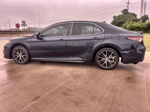 Used 2021 Toyota Camry SE FWD image 4