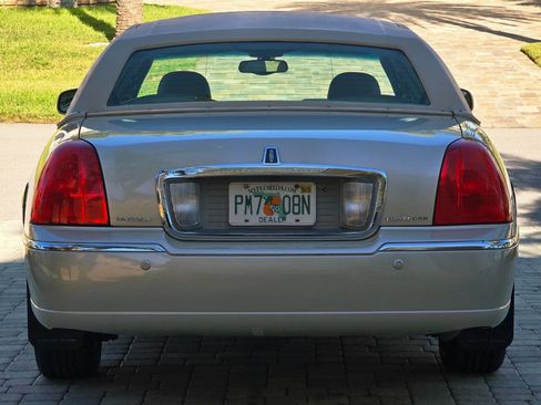 Used 2003 Lincoln Town Car Cartier image 40