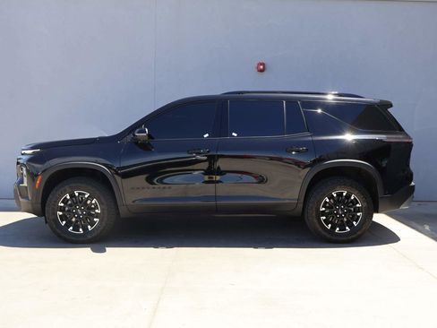 Used 2025 Chevrolet Traverse Z71 w/ Enhanced Driving Package AWD/4WD image 2