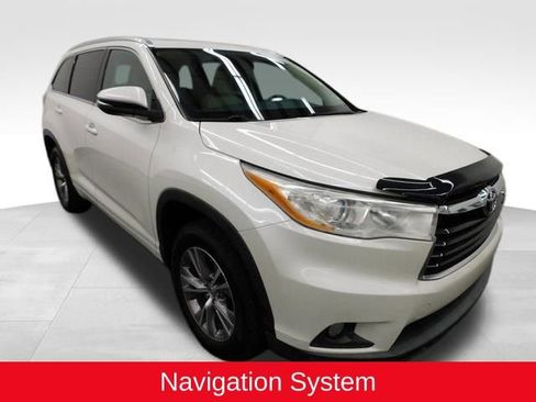 Used 2014 Toyota Highlander XLE image 2