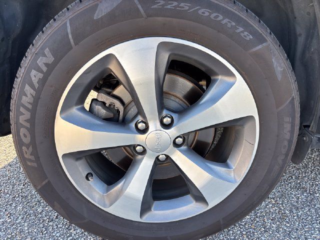 Used 2021 Jeep Cherokee Limited AWD/4WD image 14