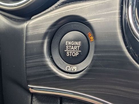 Used 2019 Jeep Grand Cherokee Limited image 29