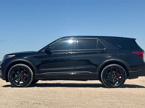 Used 2022 Ford Explorer ST w/ ST Street Pack image 8