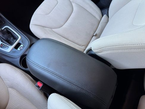 Used 2017 Jeep Cherokee Latitude w/ Comfort/Convenience Group image 42