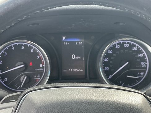 Used 2020 Toyota Camry SE image 6