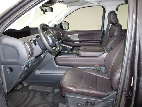 Used 2025 Ford Expedition Platinum w/ Platinum Ultimate Package AWD/4WD image 23