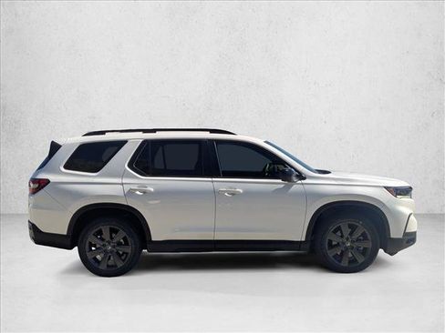 Used 2023 Honda Pilot Sport image 4