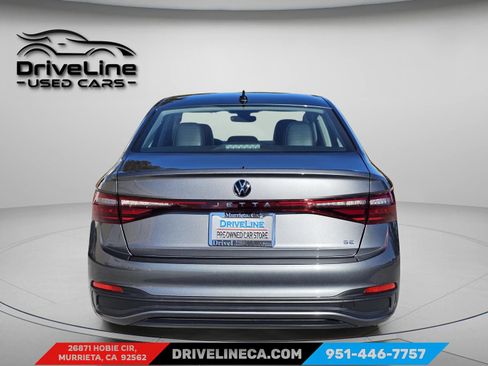Used 2025 Volkswagen Jetta SE image 3