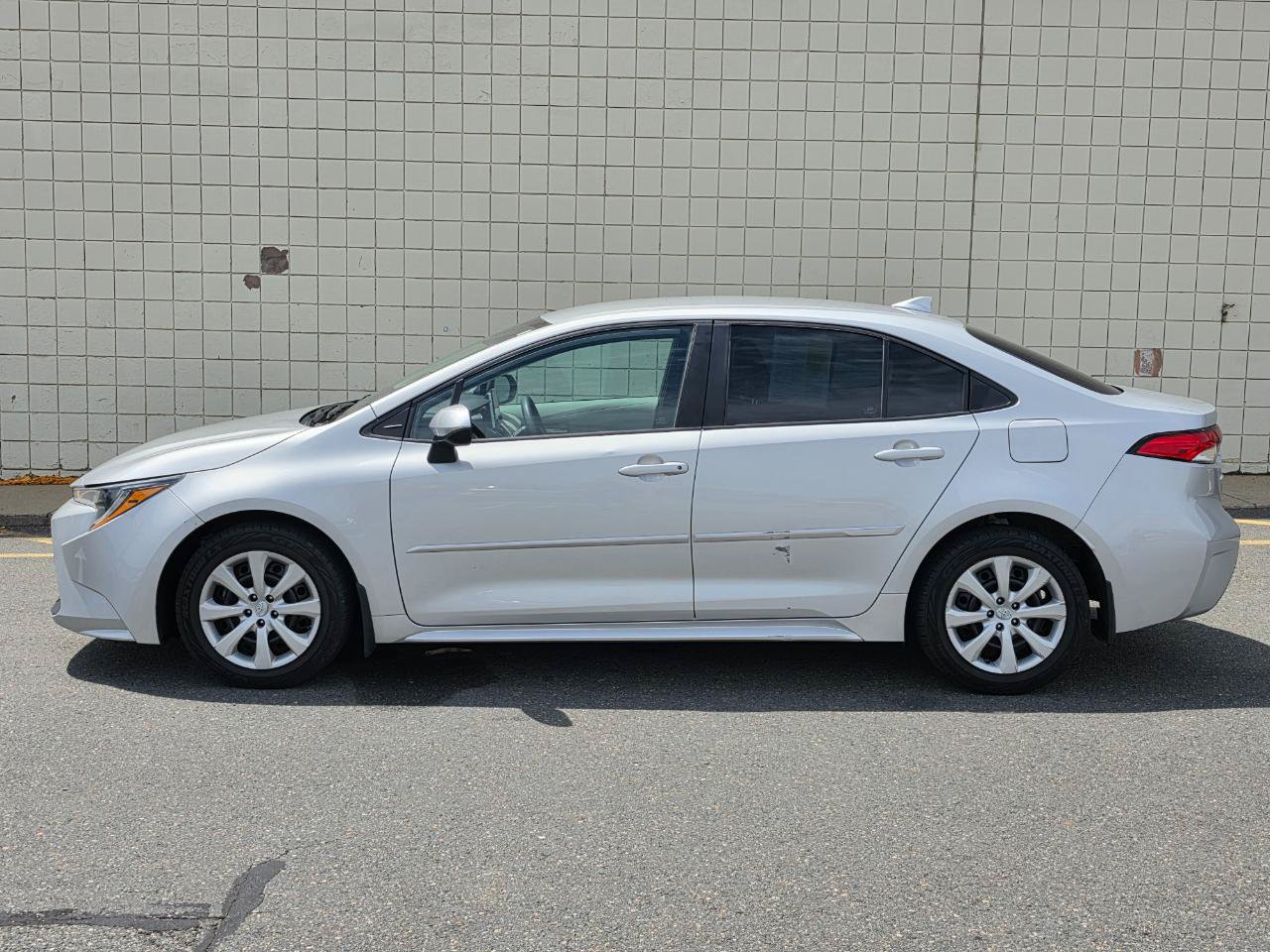 Used 2021 Toyota Corolla LE FWD image 4