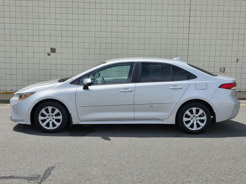 Used 2021 Toyota Corolla LE FWD image 4