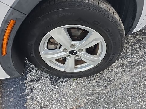 Certified 2023 Kia Sorento LX image 21