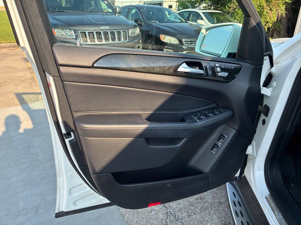 Used 2018 Mercedes-Benz GLS 450 4MATIC image 22