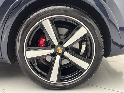 Used 2024 Porsche Cayenne Turbo image 46