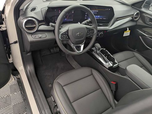 New 2026 Chevrolet Trax ACTIV w/ Sunroof Package image 2