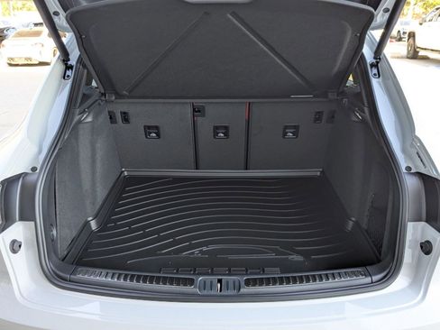 New 2026 Porsche Macan image 23