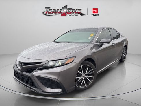Used 2023 Toyota Camry SE image 6