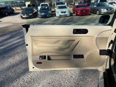 Used 2004 Volkswagen Beetle GLS image 18