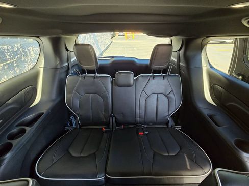 New 2026 Chrysler Pacifica Limited AWD/4WD image 42