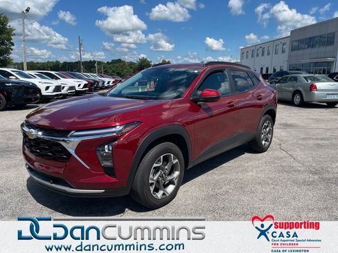 Used 2024 Chevrolet Trax LT w/ Driver Confidence Package FWD image 1
