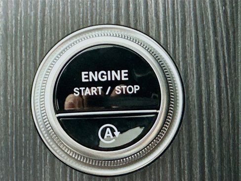 Used 2025 Mercedes-Benz C 300 4MATIC Sedan image 16