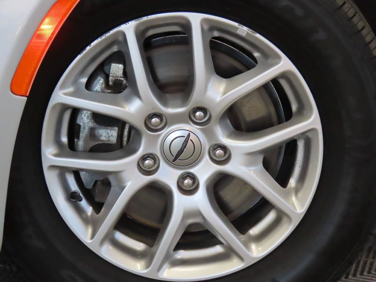 Used 2024 Chrysler Pacifica Touring-L FWD image 6