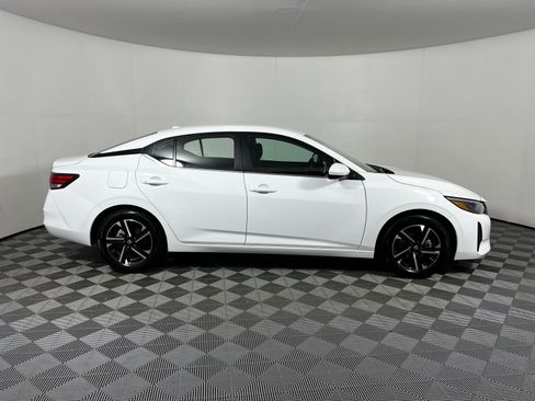 Used 2024 Nissan Sentra SV image 4