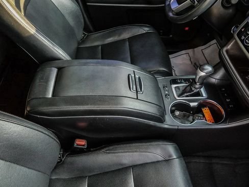 Used 2019 Toyota Highlander Limited w/ Carpet Mat Package (TMS) AWD/4WD image 21
