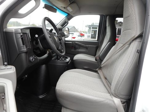 Used 2017 Chevrolet Express 3500 LT w/ LT Preferred Equipment Group RWD image 13