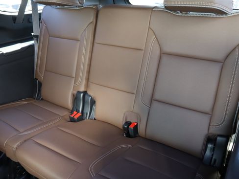 Used 2024 Chevrolet Suburban High Country w/ Premium Package image 35