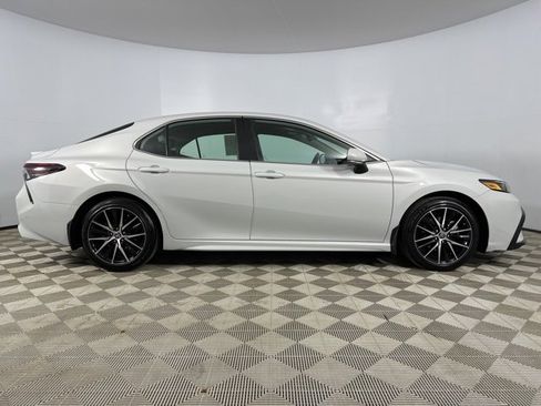 Used 2024 Toyota Camry SE image 8