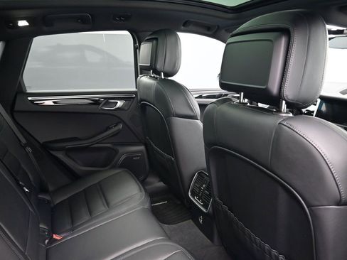 Certified 2026 Porsche Macan image 7