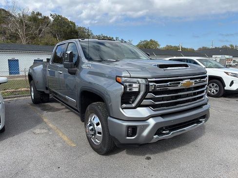 Used 2025 Chevrolet Silverado 3500 High Country w/ Technology Package image 2