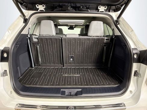 Certified 2020 Toyota Highlander Platinum AWD/4WD image 29