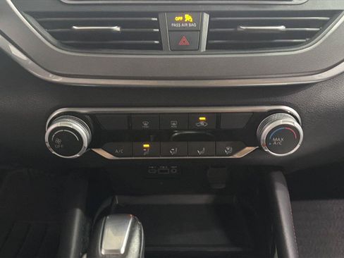 Used 2024 Nissan Altima 2.5 SR FWD image 16