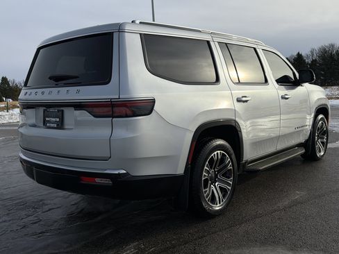 Used 2024 Jeep Wagoneer 4WD w/ Premium Group I image 31