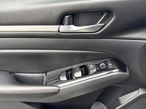 Used 2024 Nissan Altima 2.0 SR image 12