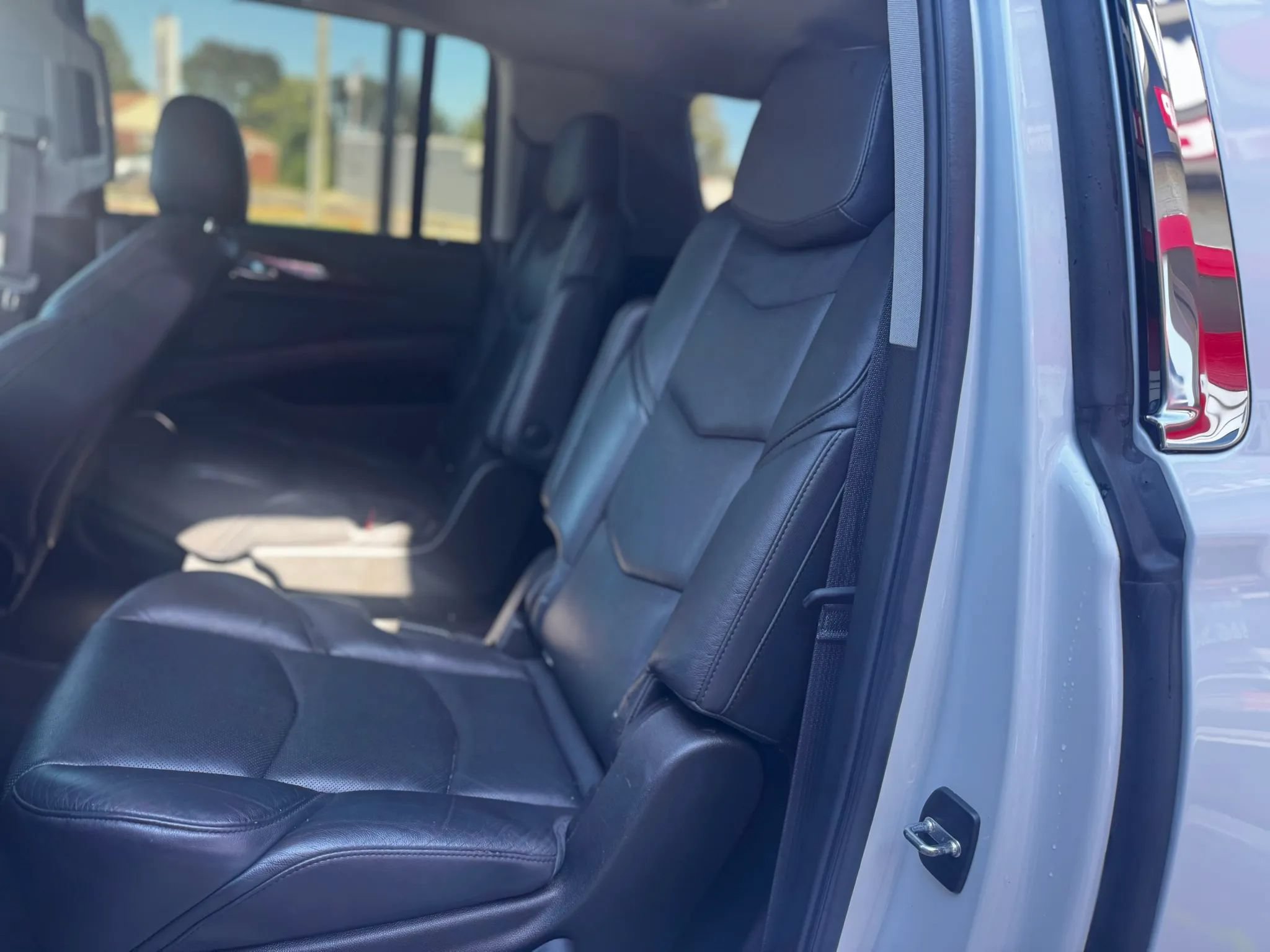 Used 2017 Cadillac Escalade ESV Luxury AWD/4WD image 18