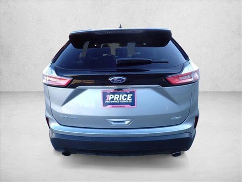 Used 2020 Ford Edge SE image 3