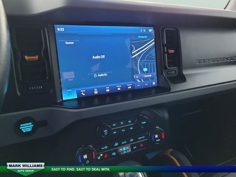 Used 2023 Ford Bronco Badlands image 27