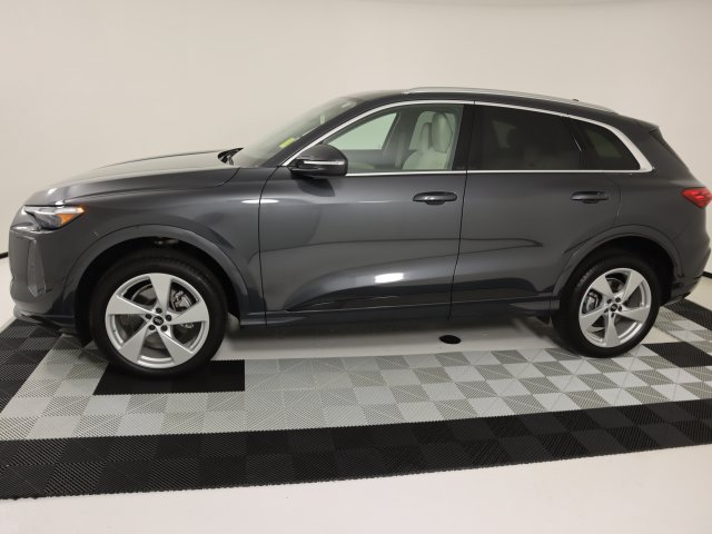 Certified 2025 Audi Q5 Premium w/ Premium Plus AWD/4WD image 2