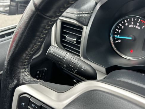 Used 2024 Ford Expedition XLT image 19