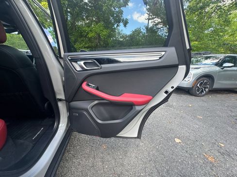 Used 2021 Porsche Macan S AWD/4WD image 36
