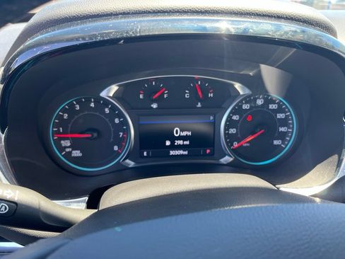 Used 2023 Chevrolet Traverse LT FWD image 14