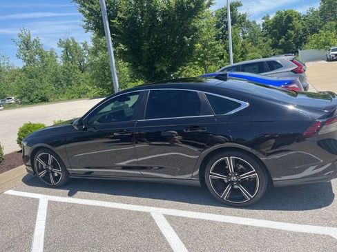 Used 2023 Honda Accord Sport image 2