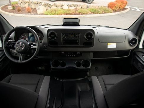 Used 2025 Mercedes-Benz Sprinter 2500 image 37