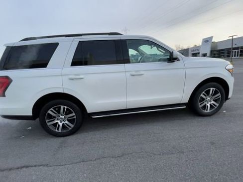 Used 2023 Ford Expedition XLT image 10