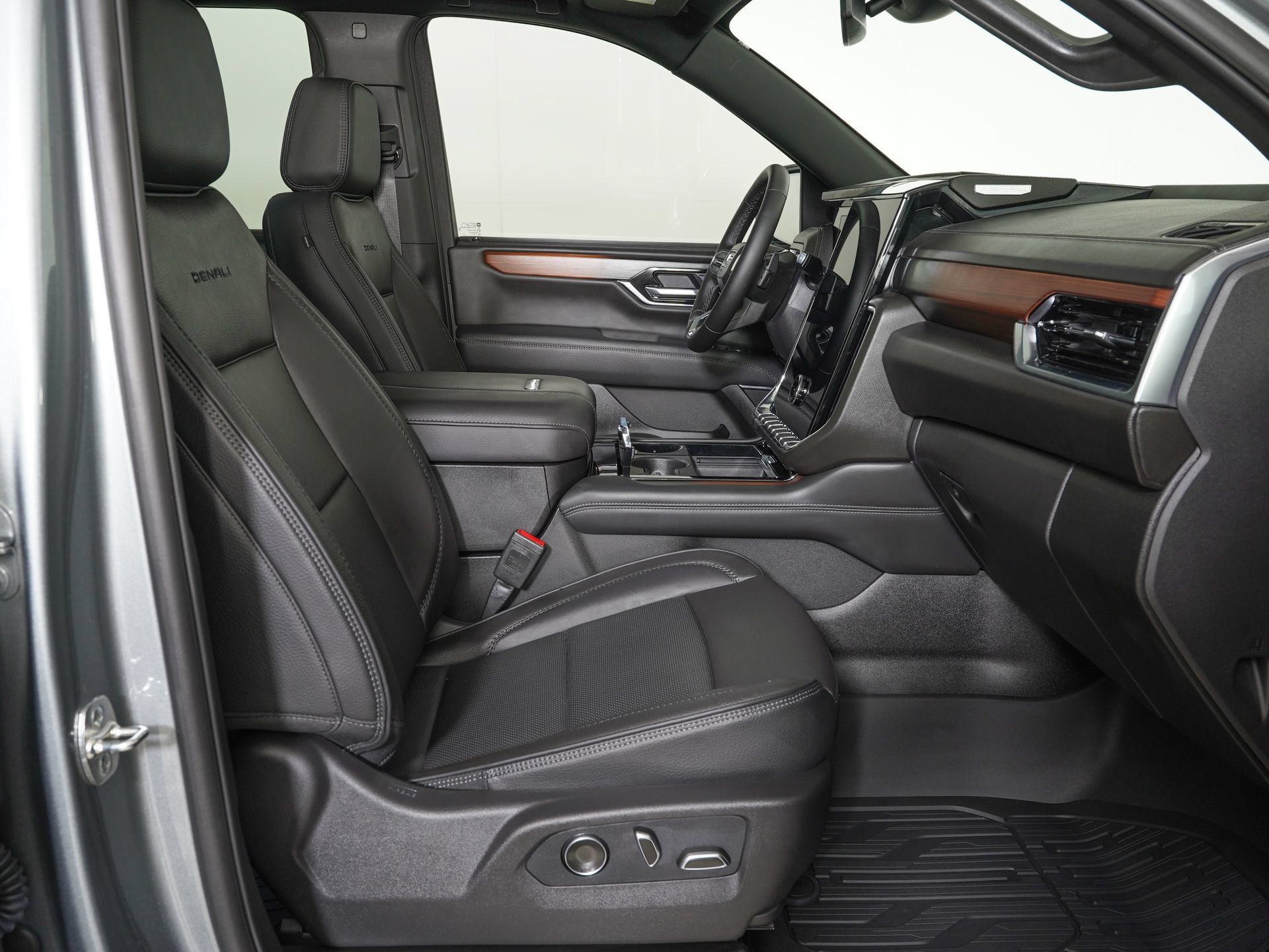 Used 2026 GMC Yukon Denali w/ Sun & Power Step Package AWD/4WD image 9